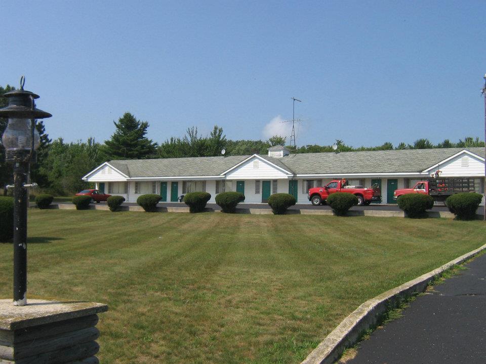 Chapel Hill Motel Brevort Esterno foto