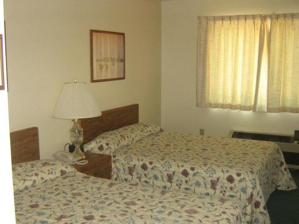 Chapel Hill Motel Brevort Esterno foto